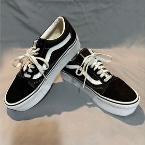 Vans Old Skool Platform Black & White Women’s 9.5 – Like New